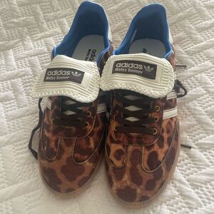 Leopard Adidas.  Women’s 13.5, men’s 10.  EU 44.